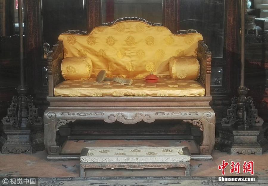 Title: Assessing the Quality of Royal Palace Sofa: A Detailed Review