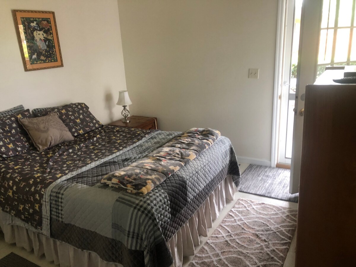 Is 4000 Yuan for Three-bedroom Apartment with One Living Room and One Hallway Curtains a Good Deal?