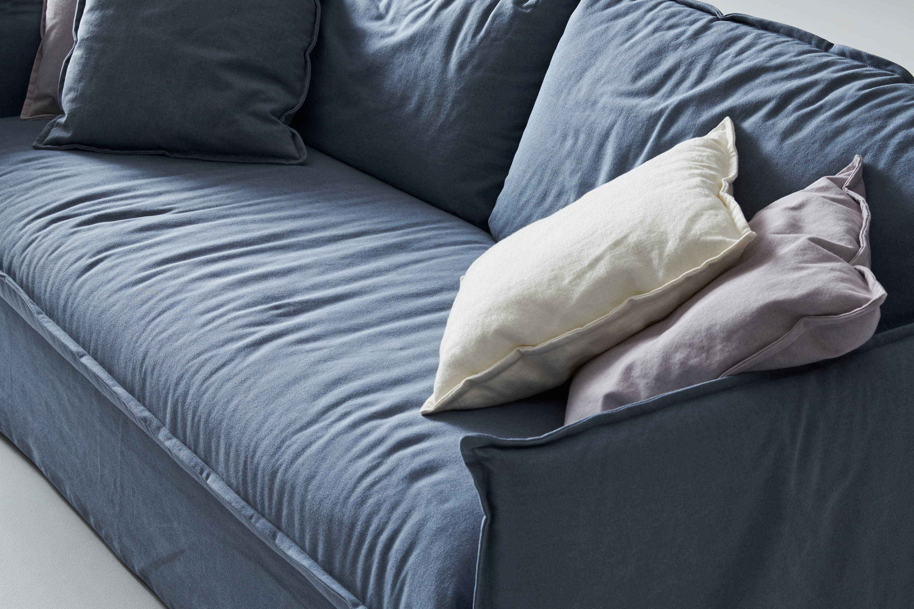 Title: The Perfect Pairing: How to Decorate Your Blue Sofa with the Perfect Pillows