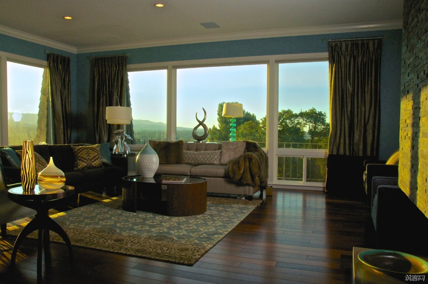 The role of living room curtains and shades