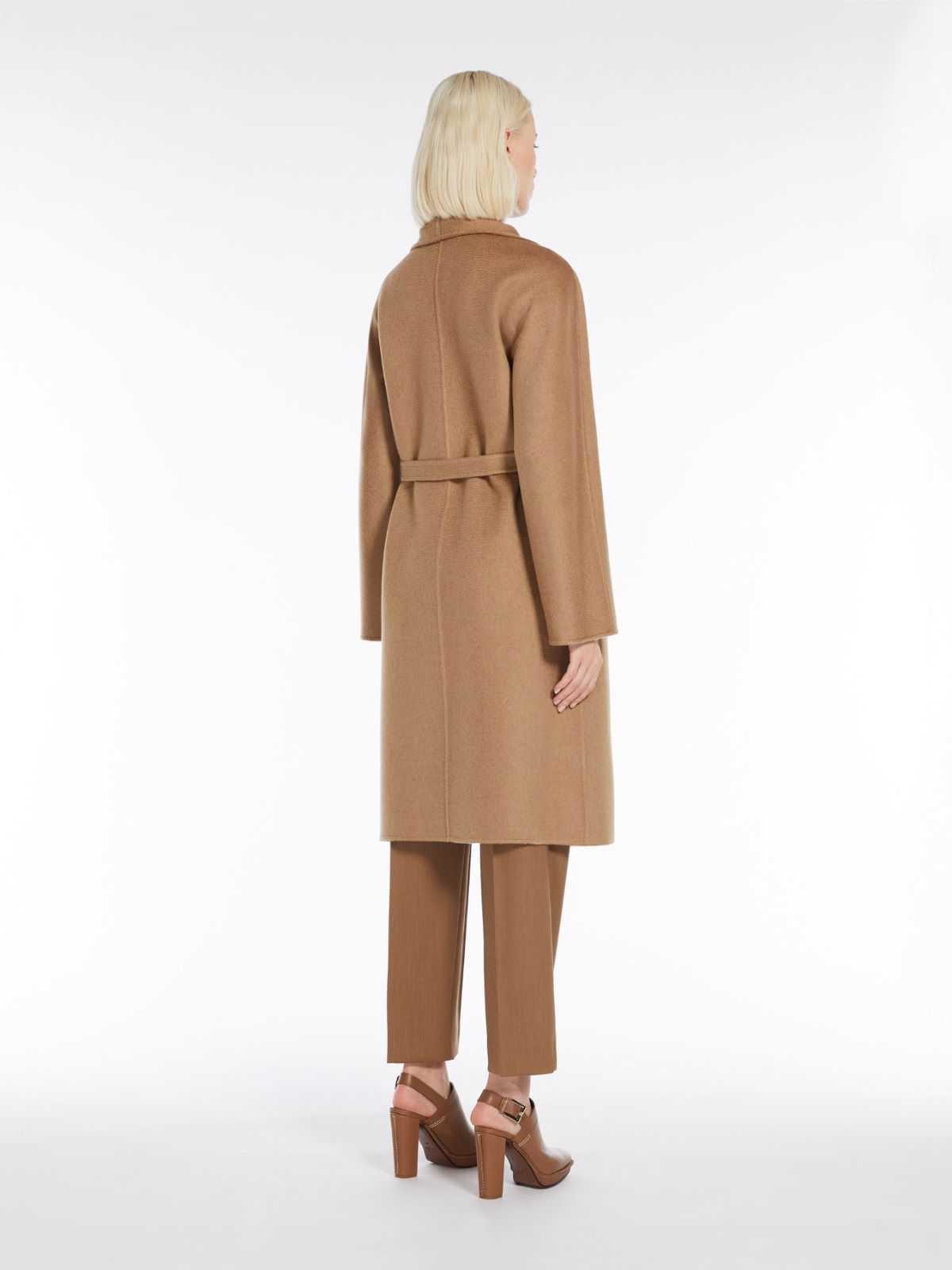 Title: Short-Cut Cashmere Coat Styling