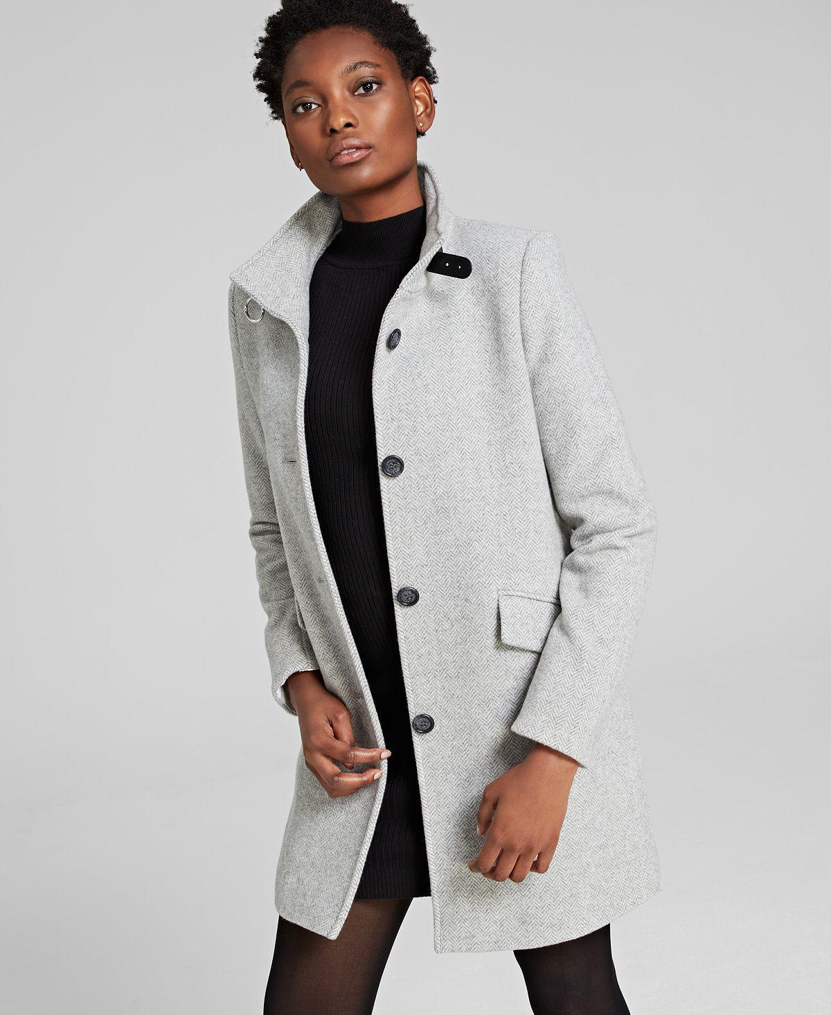 The Elegance of a Gray Cashmere Coat