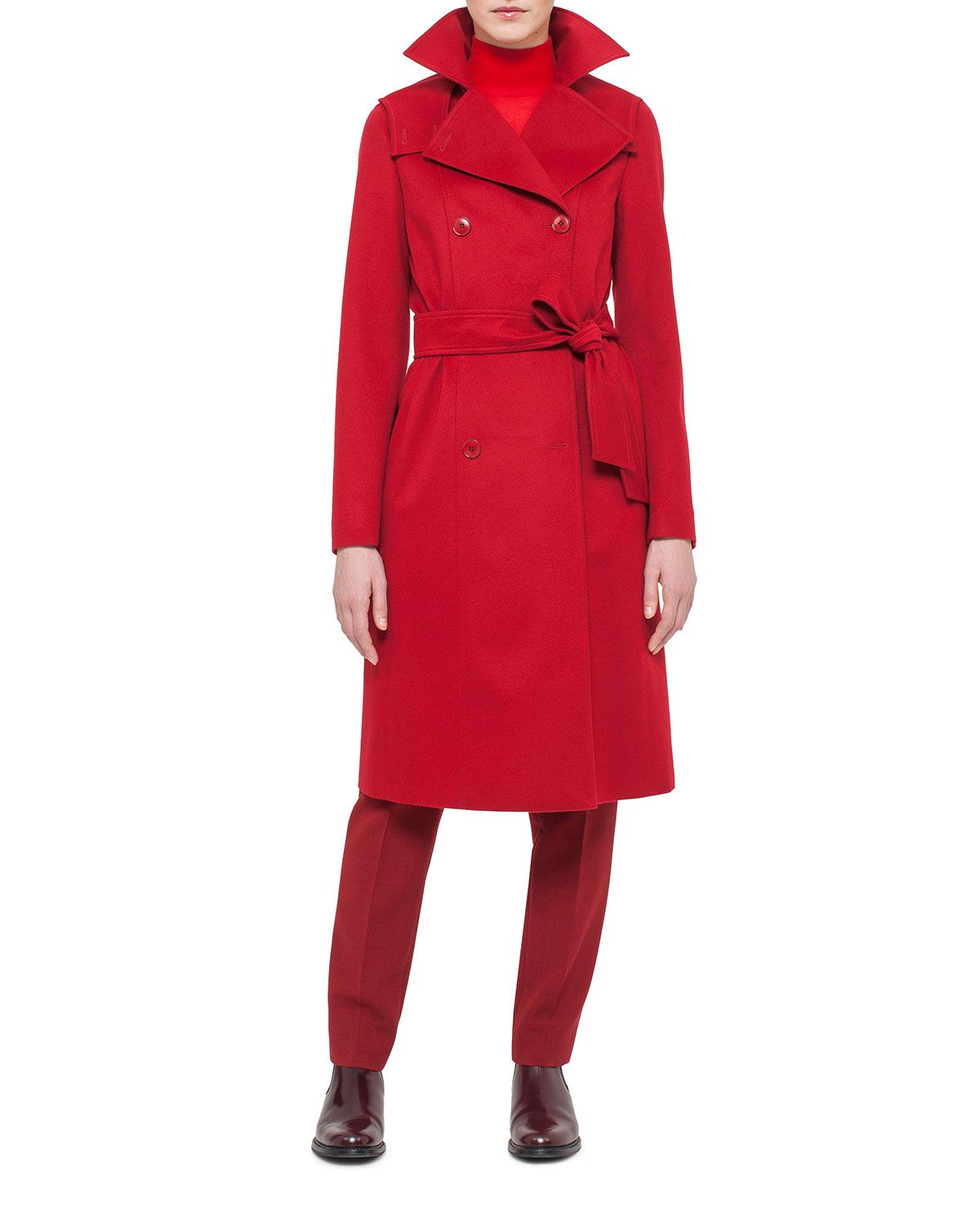 Title: The Wine-Red Cashmere Coat: A Fashionable and Warm Winter Essential