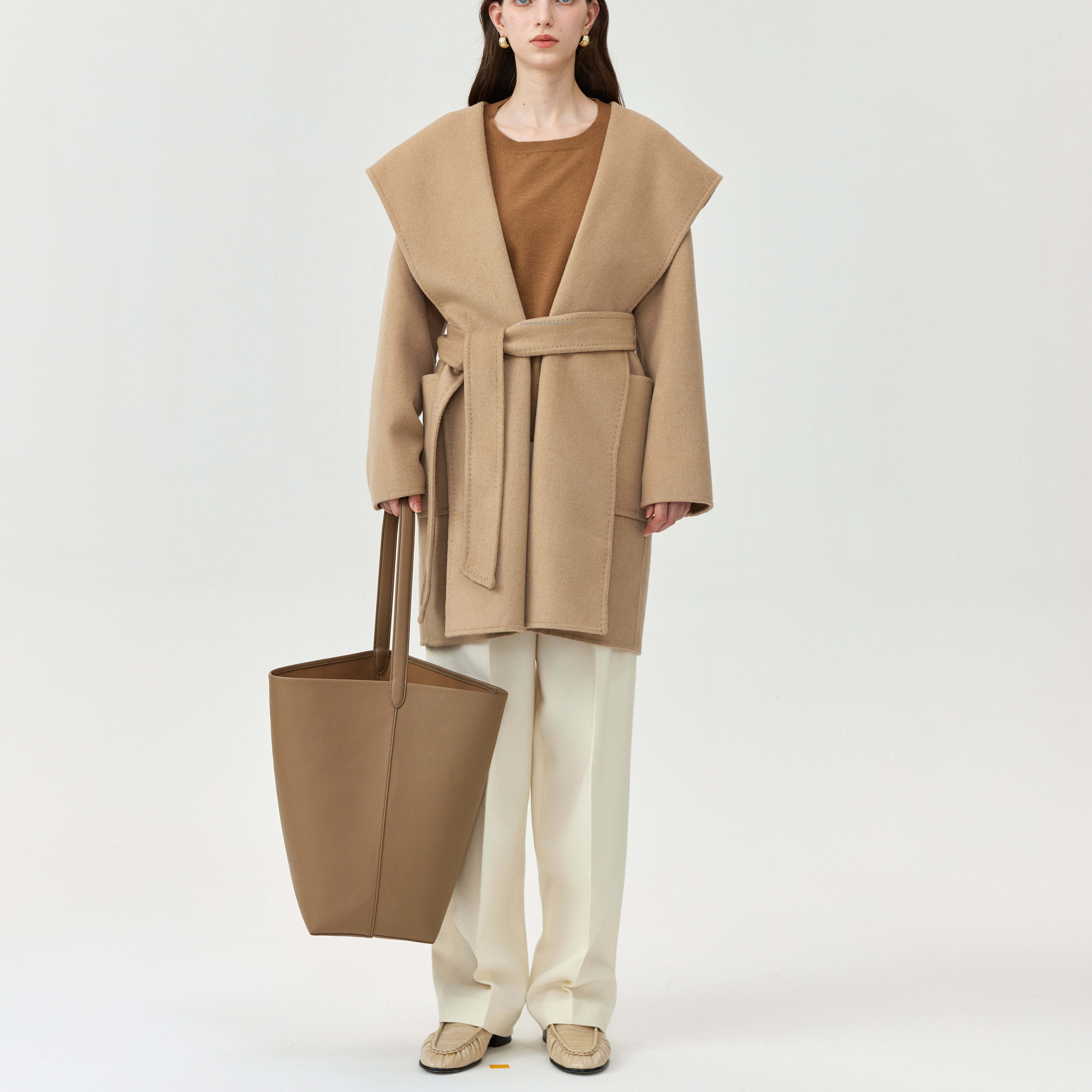 Title: Middle-Aged Womens Cashmere Coat New Collection