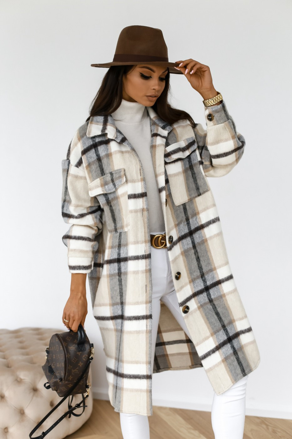 Title: The Comparison of Woolen Coat and Double-sided Cashmere Coat