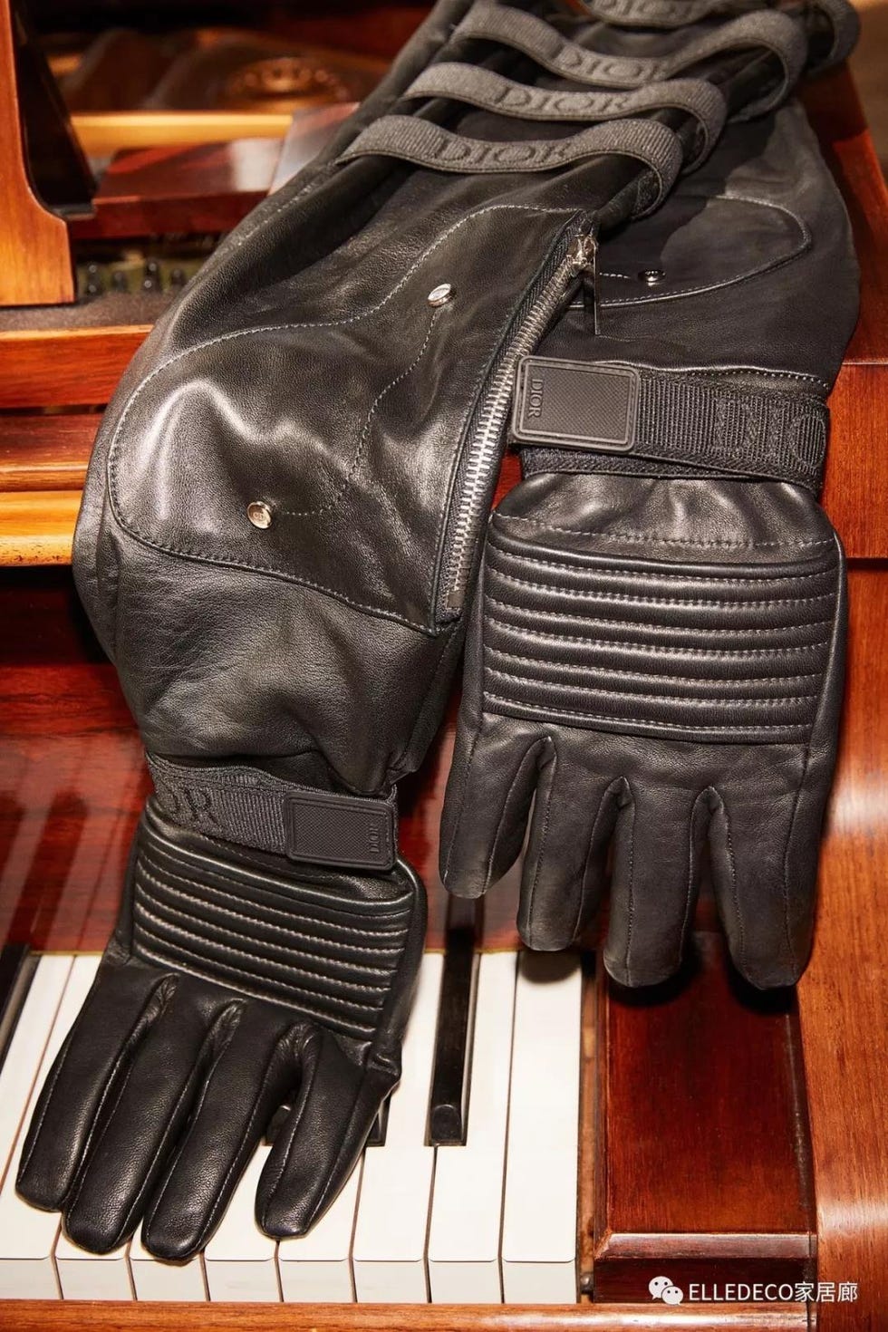 Title: The Unique Charm of Leather Gloves