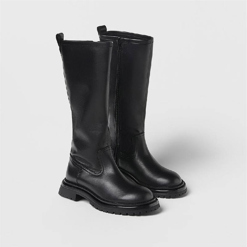 Title: The Unique Charm of Genuine Leather Womens Boots