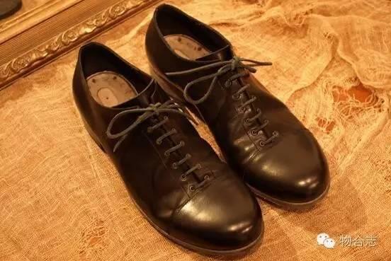 Title: The Perfect Pair of Leather Shoes for Men: The京东皮鞋男真皮 Story