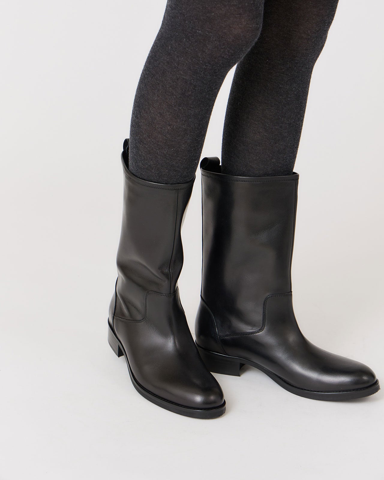 Title: Stylish Womens Leather Mid-Calf Boots