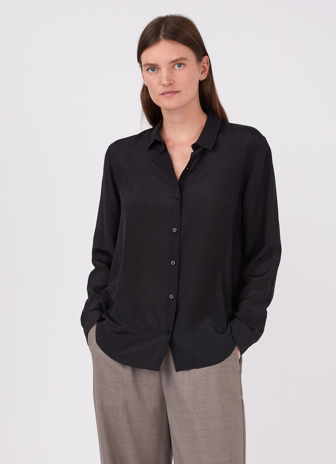 Title: Womens Silk Short-Sleeve Shirt: Fashion and Comfort Coexist